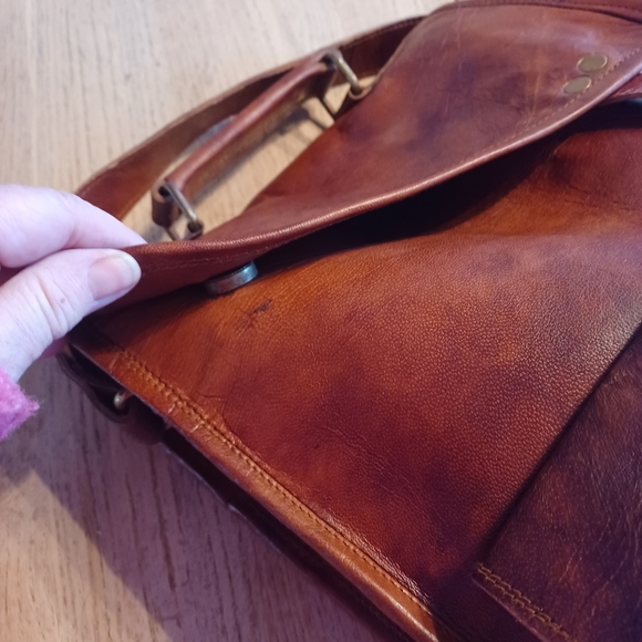 MEN'S VINTAGE LEATHER CROSSBODY MESSENGER BAG - Picture 7 of 15